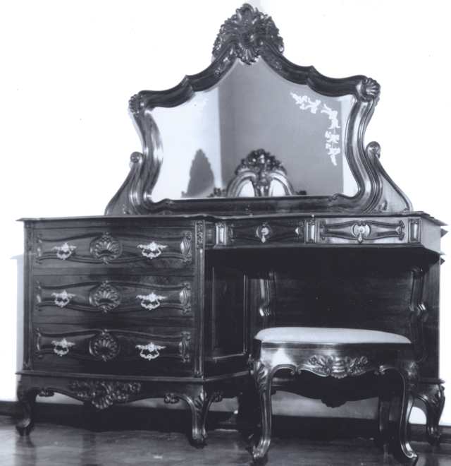 dressing table